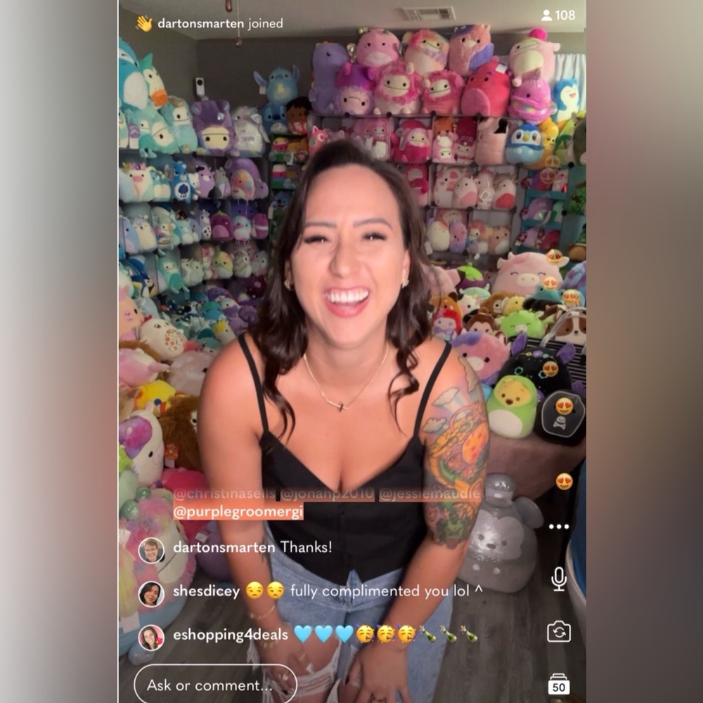 🦖 @Jenn2theRawr is LIVE🦕